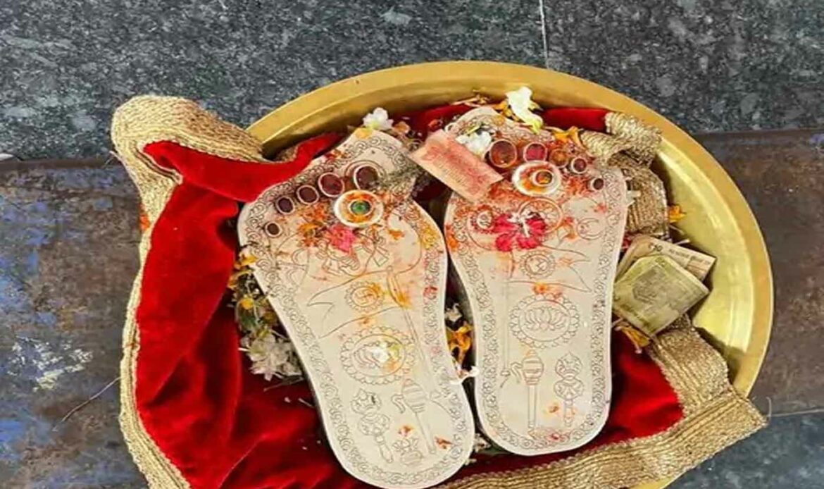 Paduka of Ram Mandir, made of 1 kg gold and 7 kg silver, is traveling across the country, will reach Ayodhya on 19